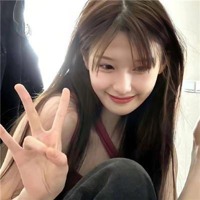 与一位女士合影